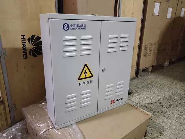 Indoor weak room box Twin door switch broadband wall hanger 24 ports of equipment box Network complex