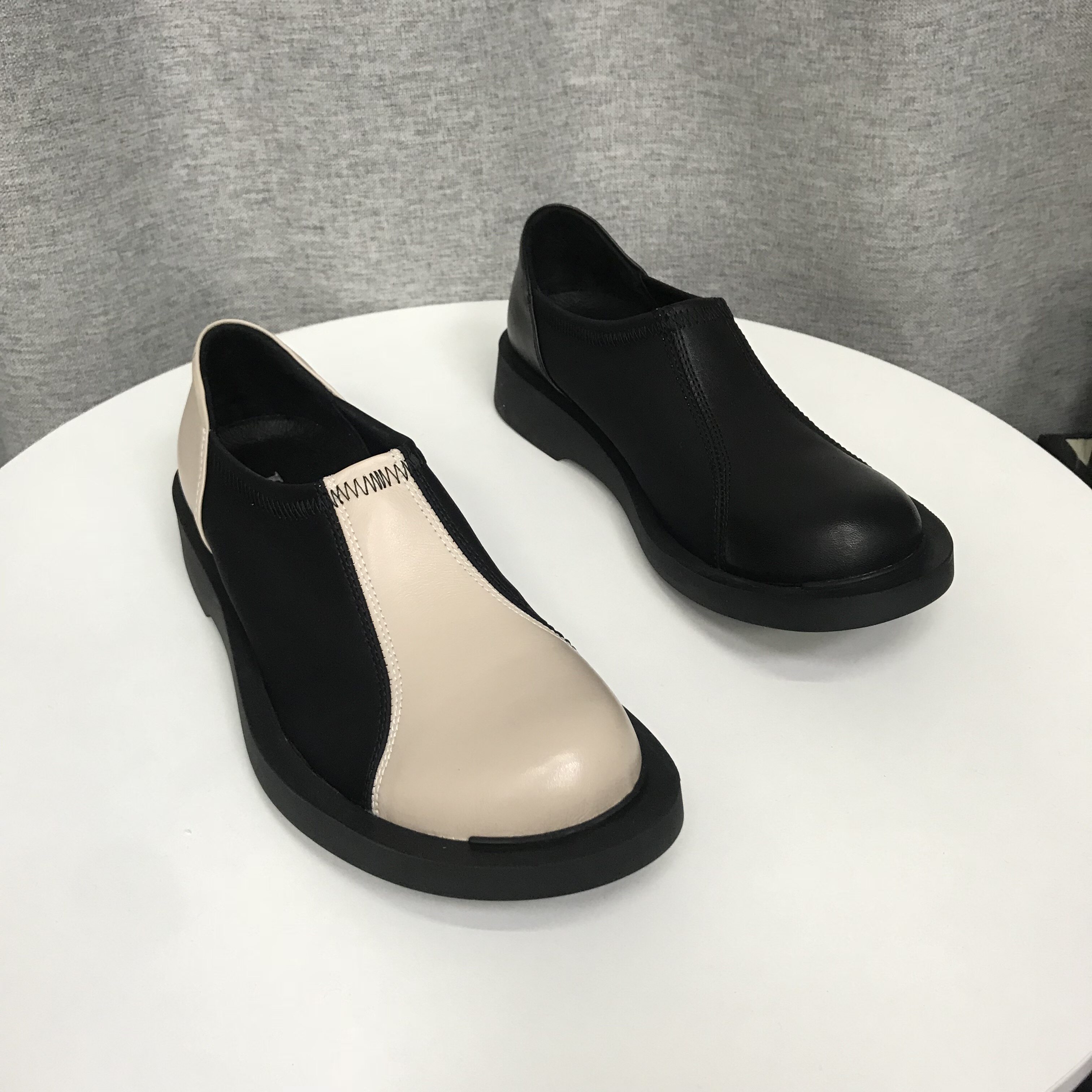 2021 new women's shoes, European and American fashion, foreign trade, broken code, British style, big scalp shoes, round toe, set feet, flat shoes, trendy