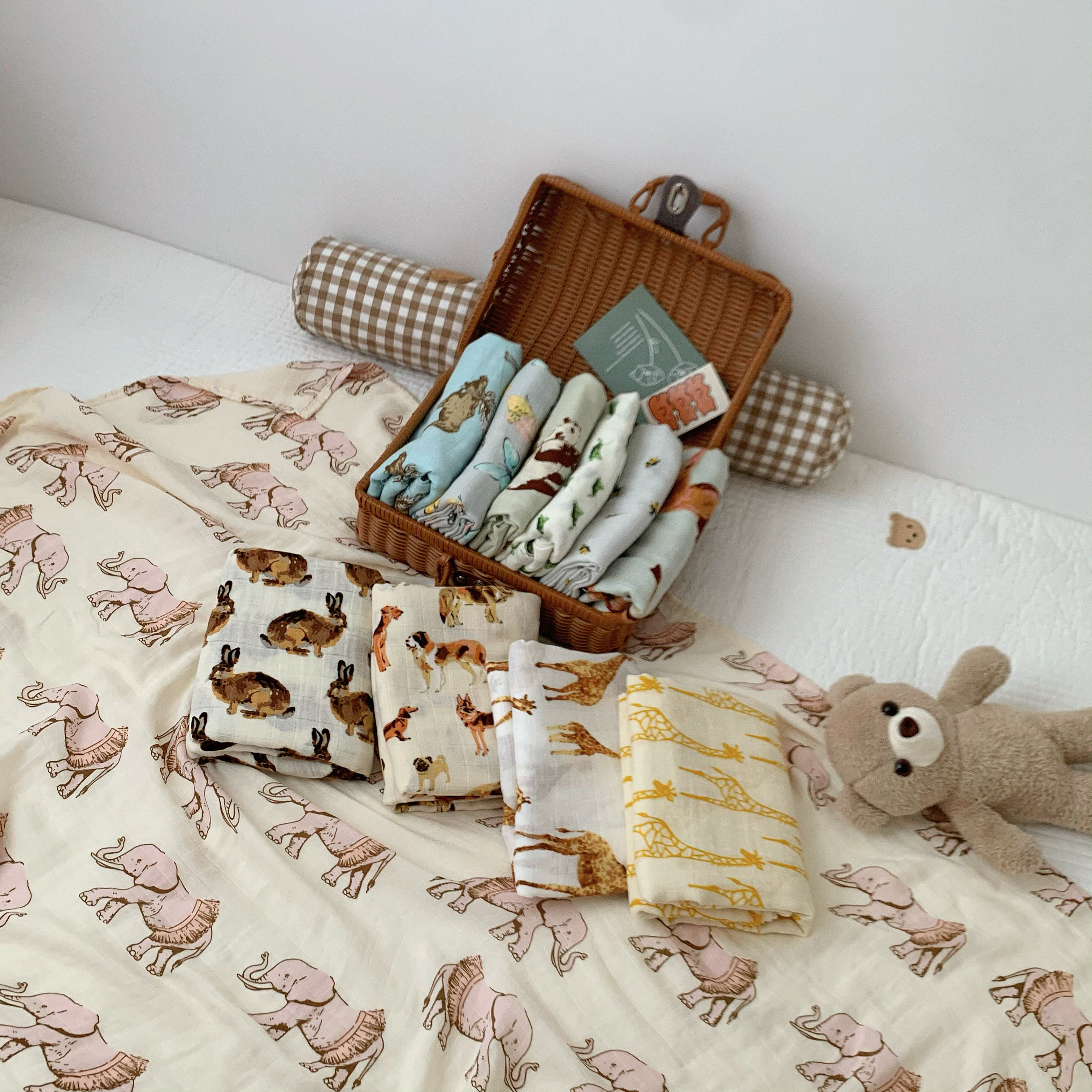 Baby summer ultra-thin bamboo cotton gauze delivery room towel newborn hug quilt anti-startle baby double-layer summer cool blanket