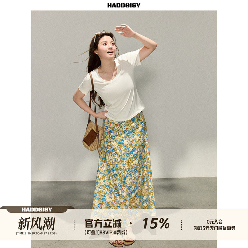 Zeng Xiaoxian Plus-Size Women's Clothing Set, Including a White Short-Sleeved T-Shirt and a Vacation-Style Skirt in a Floral Design, Suitable for Chubby Women Zeng Xiaoxian Plus-Size Women's Clothing Set, Including a White Short-Sleeved T-Shirt and a Vacation-Style Skirt in a Floral Design, Suitable for Chubby Women
