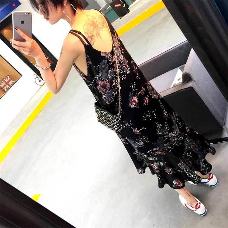 2018 mùa hè mới retro hoa satin váy kỳ nghỉ gió lá sen đuôi cá bãi biển váy dây đeo váy đầm đen dự tiệc