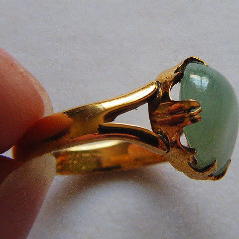 国营时期的庆福18K翡翠金戒指：穿越时空的珠宝传奇，2.76克的闭口内径17mm，好品相让你心动吗？