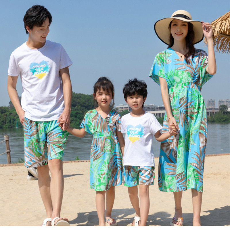 Beach parent-child dress summer seaside vacation a family of three and four family dress lotus leaf lotus leaf sleeve mother and daughter dress