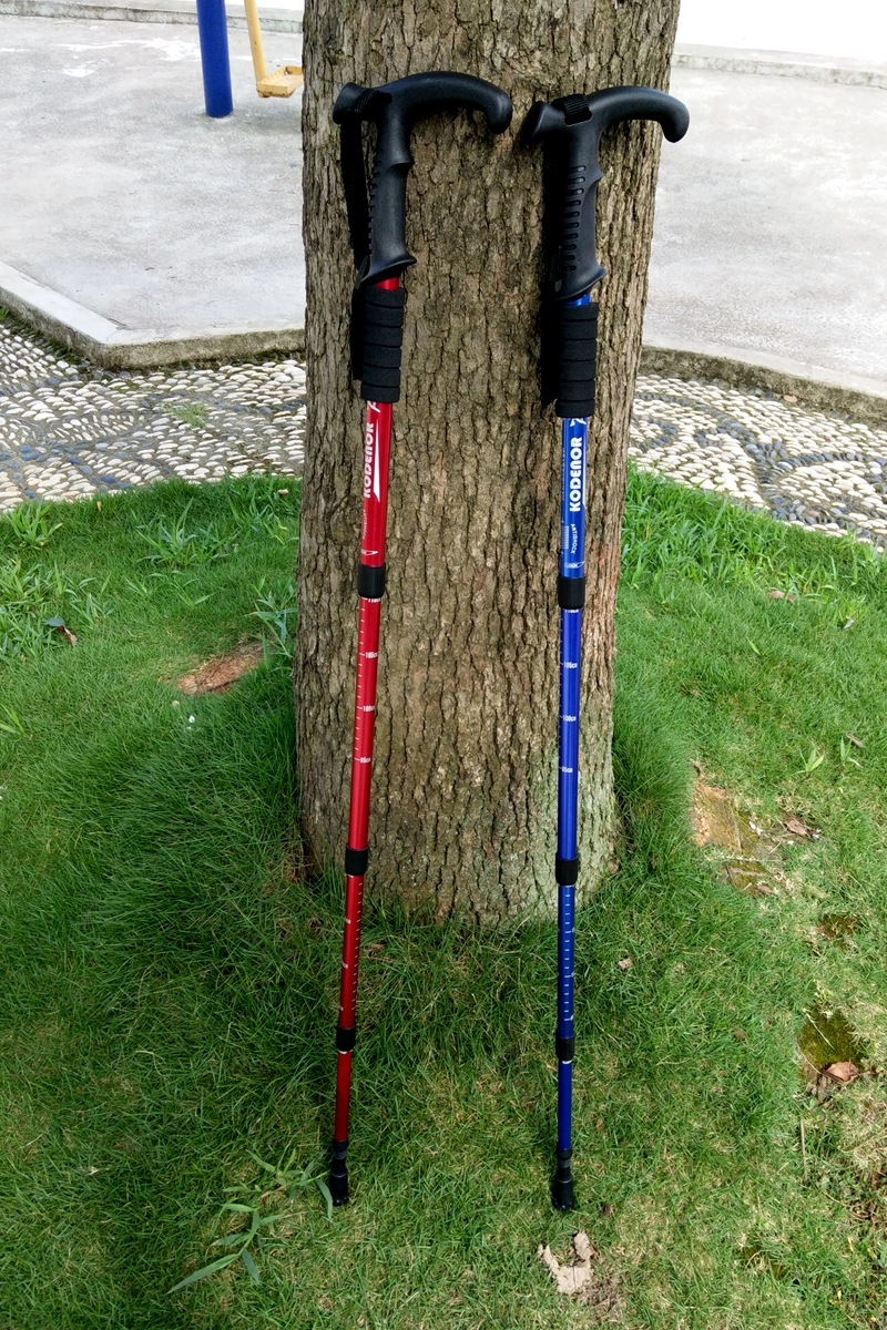 Có thể điều chỉnh sợi carbon ngoài trời gấp trekking cực mạnh thời trang nhiều màu hợp kim không phai màu phụ kiện thu nhỏ khay tuyết - Gậy / gậy 	cây chống gậy cho người già	