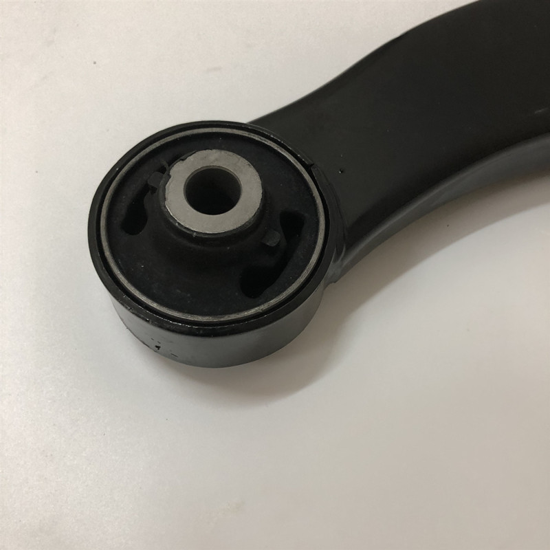 BAIC Wei Wang M20 M30 S2 S3 H3 H3F lower arm under the triangle arm suspended beneath the arm