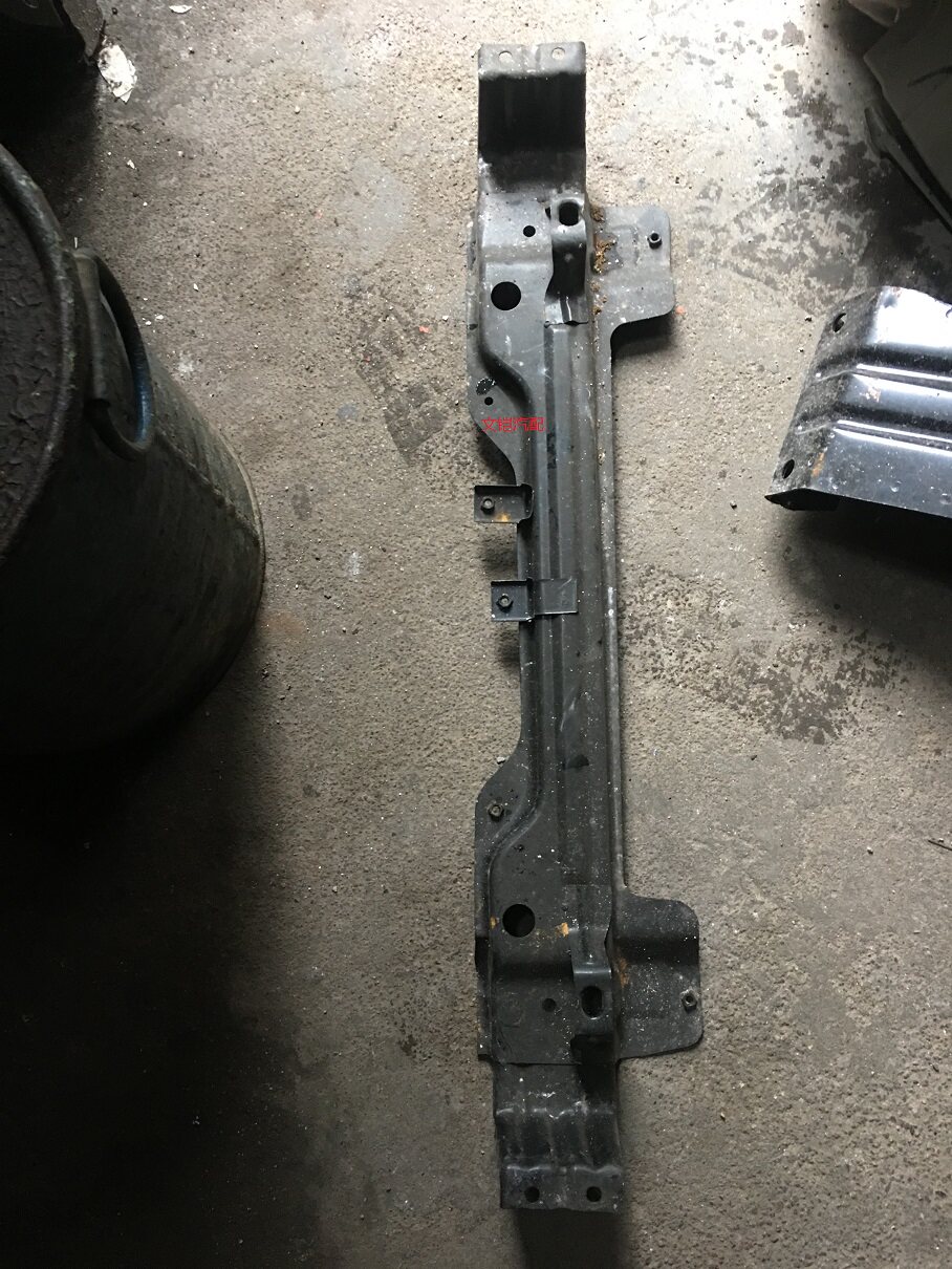 BAIC S2S3H2H3S6H3FS3L Wwang M20 water tank under the beam tank underneath the beam beam