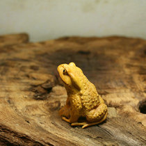 Boxwood carving sitting frog solid wood carving can be a small frog hand carved shooting props