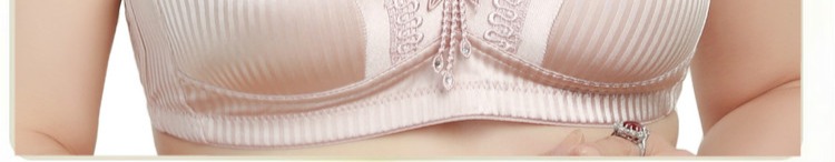 Mẹ và bà mặc áo lót không có vành Phần mỏng thoáng khí bốn bầu ngực lớn để nhận sữa trong áo ngực người già áo ngực triumph