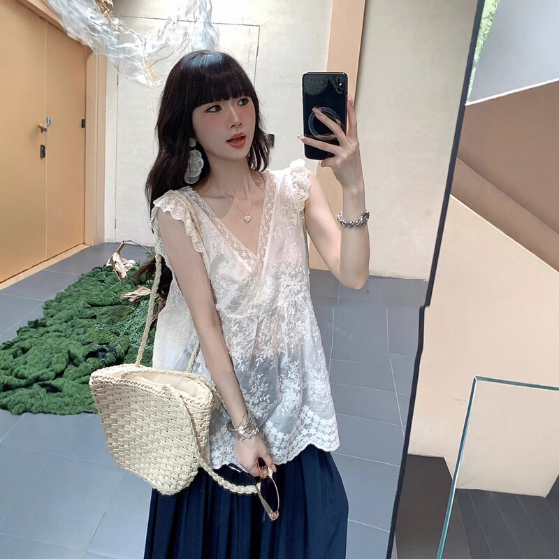 Korean-Style Heavy Embroidery Lace Blouse for Women, Summer Ruffled Doll-Style Top, V-Neck Lace Shirt, Thin Style