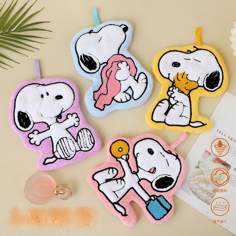Coral Velvet Snoopy Hand Towel, Hangable, Cute, Lint-Free, Absorbent, Soft, Quick-Drying, Suitable for Couples, for Home Use