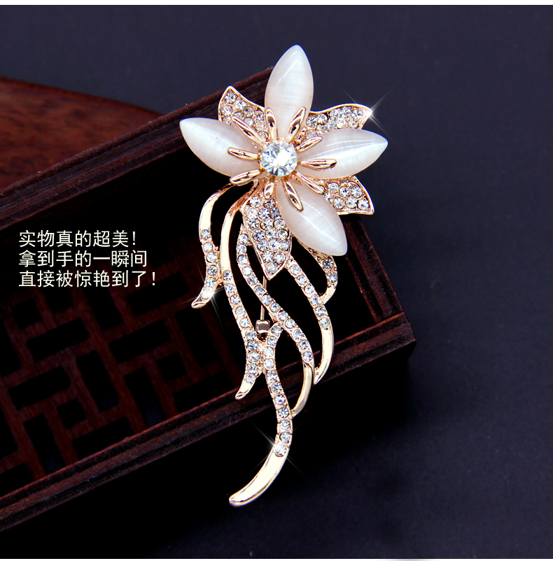 Phiên bản Nhật Bản và Hàn Quốc của áo len nữ pha lê áo len cardigan lớn pin phù hợp với thời trang trâm cài với khăn quàng cổ trang sức trâm cài