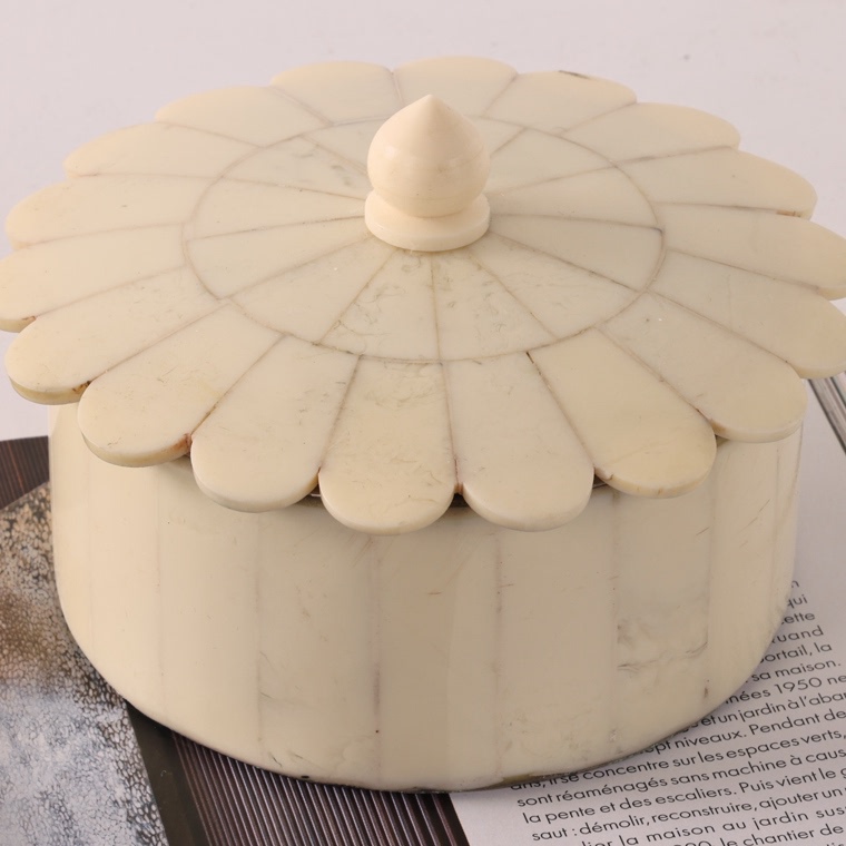 Medieval Style Retro Style Indian Imported Cow Bone Decorative Box Creative Ornaments Model Room High-End Jewelry Box Decorations Medieval Style Retro Style Indian Imported Cow Bone Decorative Box Creative Ornaments Model Room High-End Jewelry Box Decorations