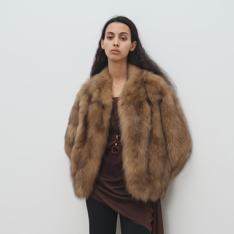 Msbeast Imported Blue Fox Fur Dyed Cream-Colored V-Neck Short Fox Fur Coat for Women | Frosty Moonlight Msbeast Imported Blue Fox Fur Dyed Cream-Colored V-Neck Short Fox Fur Coat for Women | Frosty Moonlight