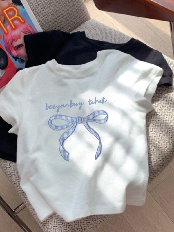 White Short-Sleeved Women's T-Shirt with Bow Print, Regular Shoulder, Short Style for Petite Figures, Trendy and Beautiful Top This Year