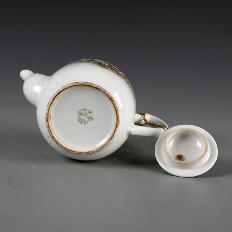 景德镇老厂货瓷器，60年代手绘风景图茶壶，古董级收藏品，你值得拥有