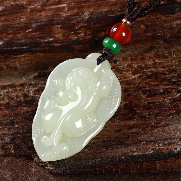 Hetian Yuqing white jade overnight long overnight wealth of jade jade crash man lady leaf skin jade hanging piece