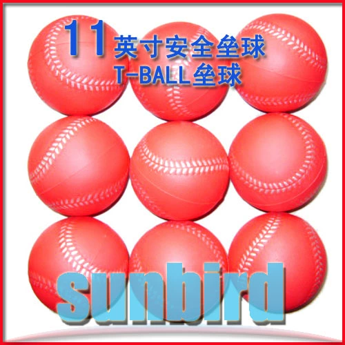 Учащиеся начальной школы используют мягкие пузырьковые стержни, детскую губку с губкой