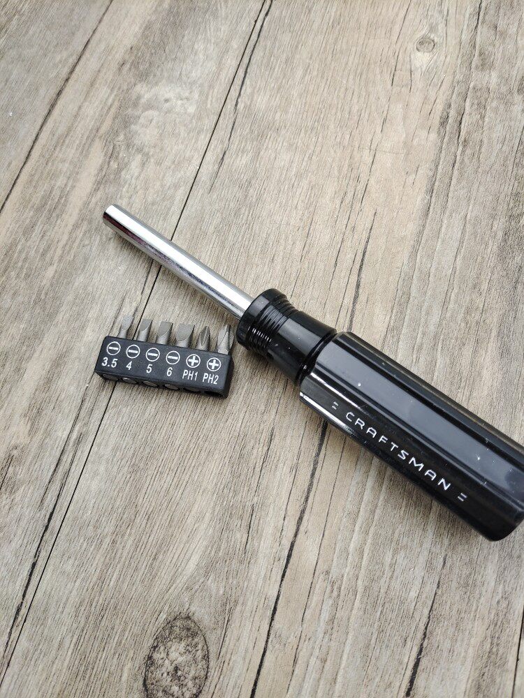 The artisan exchangeable head screwdriver randomly sends the batch head