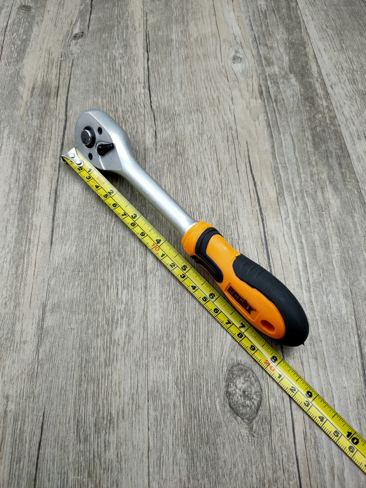 Ratchet sleeve wrench for the ratchet wheel