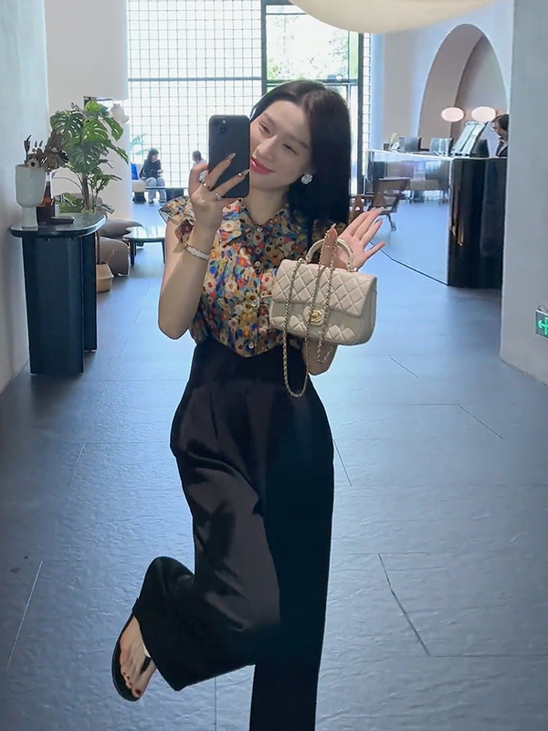 Overalls with a Stylish and Youthful Look, Elegant Women's Clothing with a High-End Feel, Summer Short-Sleeved Chic and Stunning Floral Chiffon Top