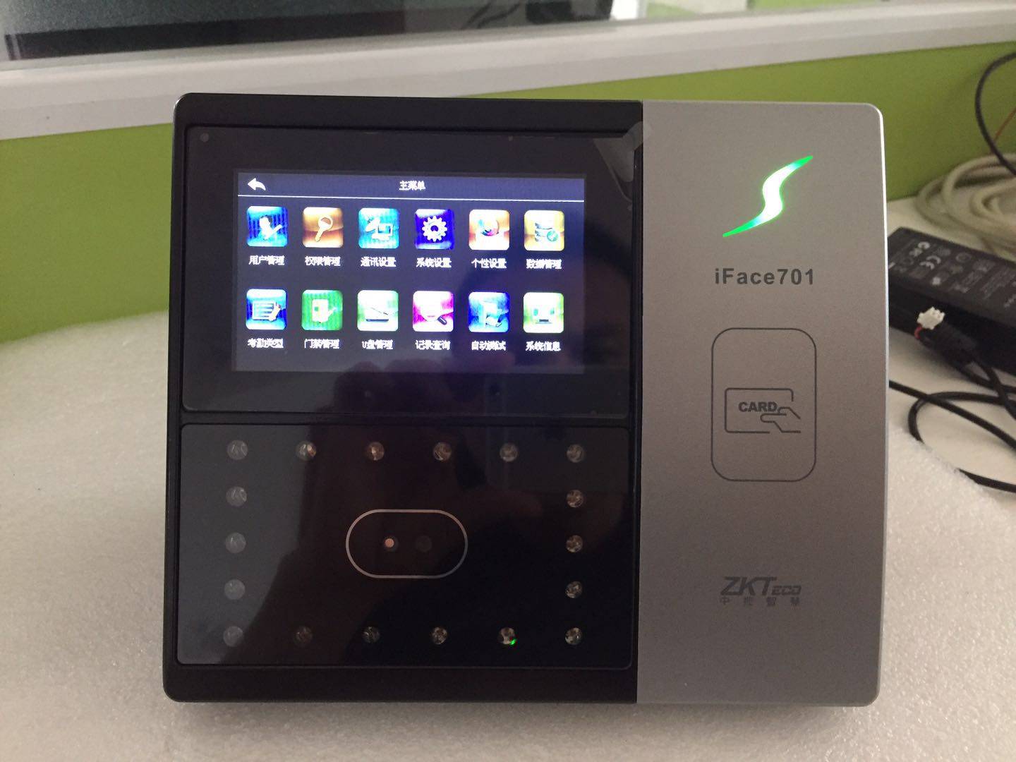 ZKTeco entropy-based technology IFACE701 face machine attendance machine induction card punching machine