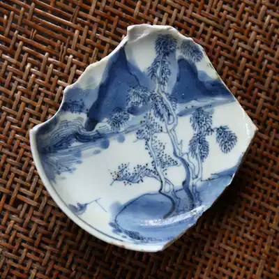 Qing Dynasty Kangxi blue and white landscape character porcelain specimens Ming and Qing Dynasty blue and white porcelain specimens Ancient porcelain pieces Old porcelain pieces
