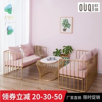 Ins gió Bắc Âu thời trang vàng sofa đặt đồ nội thất bàn cà phê hiện đại tối giản rèn sắt đơn sofa đôi bộ bàn ghế phòng ngủ