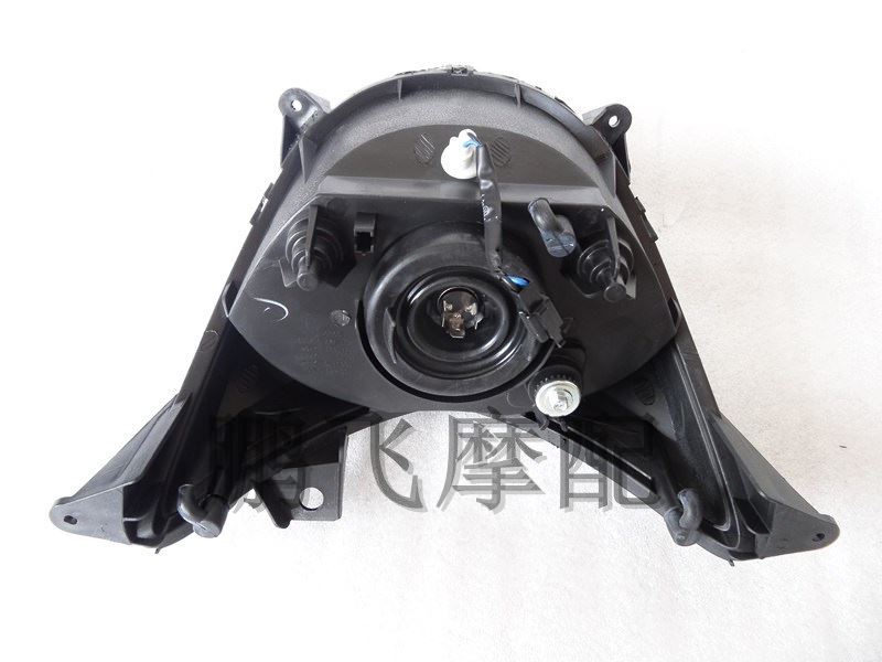 Phụ kiện xe máy nguyên bản của Yamaha ZY100T-7
Lắp ráp đèn pha Lingying đèn trước 1CC - Đèn xe máy đèn trợ sáng l6x