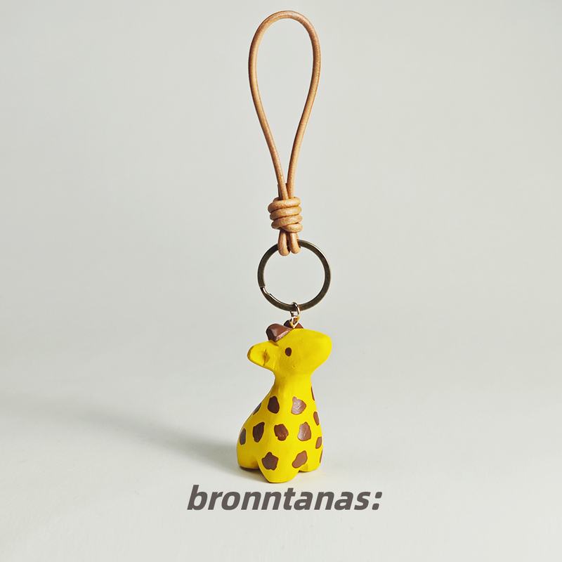 Cute Wooden Giraffe Keychain Small Pendant Trinket Quirky Small Pendant Key Chain Birthday Gift