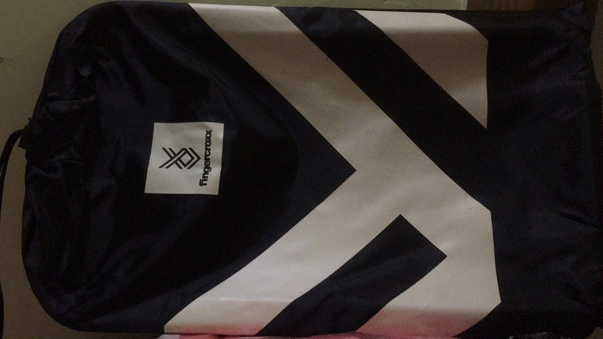 Mimi Hong Kong FINGERCROXX folding bench spot