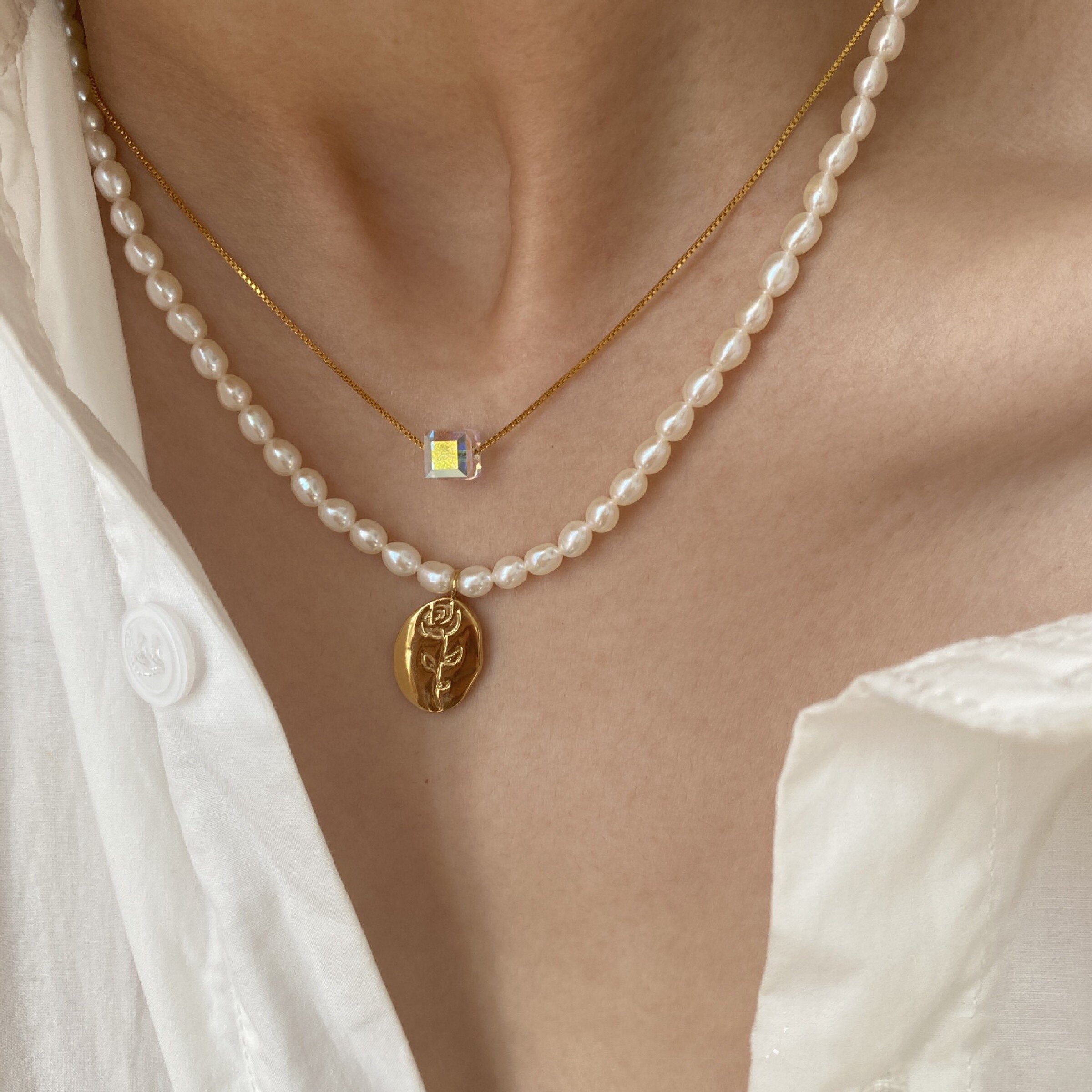 Natural Freshwater Pearl Necklace Bas-relief Rose Pendant Lock Bone Chain Retro Elegant Texture Designer Brief Lady