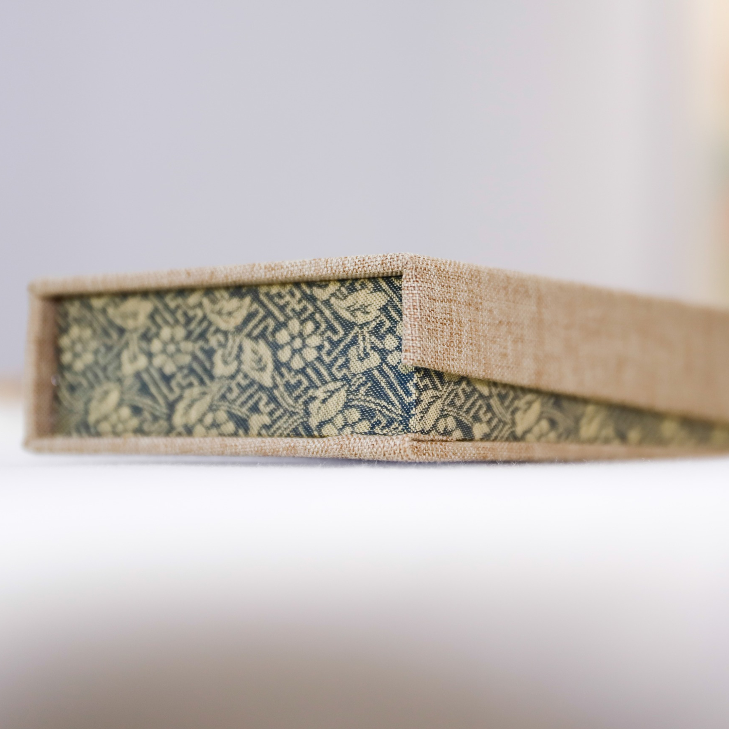 Xiaohe's four treasures writing brush storage box brush set plain cloth handmade brocade box collection gift single