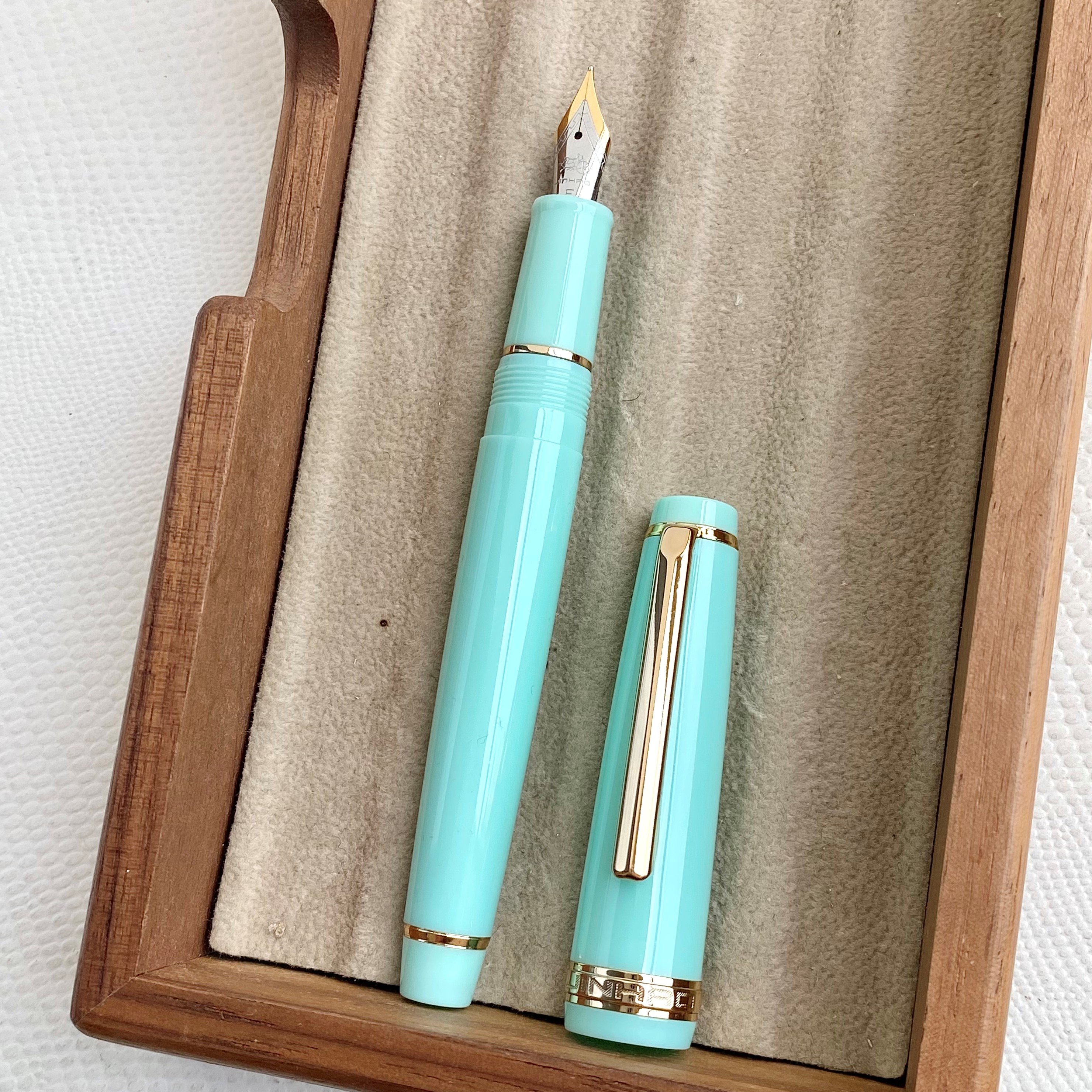 Help me find the first fountain pen for my wife : r/fountainpens