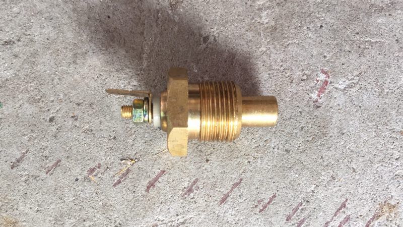 Shanghai 554 650 654 700 704 754 904 1004 tractor water temperature induction plug