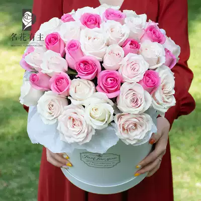 Rose hug bucket Xiamen flowers in the same city courier lover girlfriends elders birthday anniversary to send flower shop