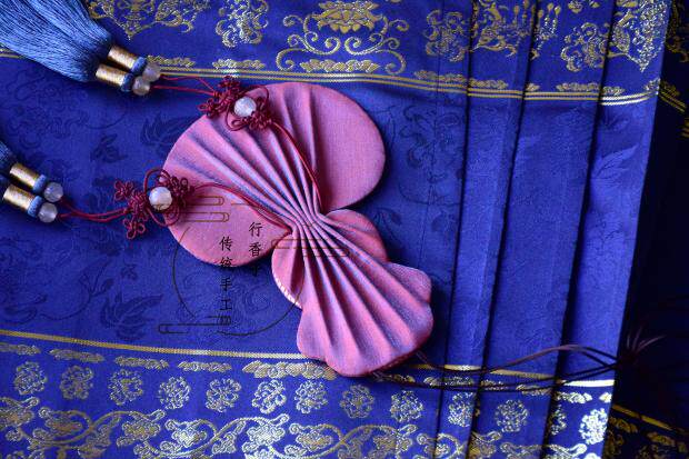 (rows of scents) true silk linen color red blue bicolor glazed grain Sensation Hyacinth Pocketbook of the Han Costume Accessories
