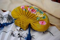 Melon chutzpam yellow silk double-sided embroidery waist round three-dimensional purse sachet Hanfu accessories Ming ancient style
