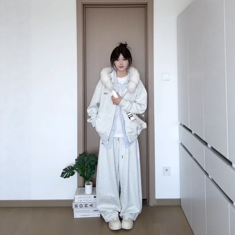 American-Style Casual Sportswear Suit for Women, Autumn and Winter, Fur Collar Cardigan, Sweatshirt, Wide-Leg Pants, Loose Fit, Age-Reducing Ootd Two-Piece Set American-Style Casual Sportswear Suit for Women, Autumn and Winter, Fur Collar Cardigan, Sweatshirt, Wide-Leg Pants, Loose Fit, Age-Reducing Ootd Two-Piece Set