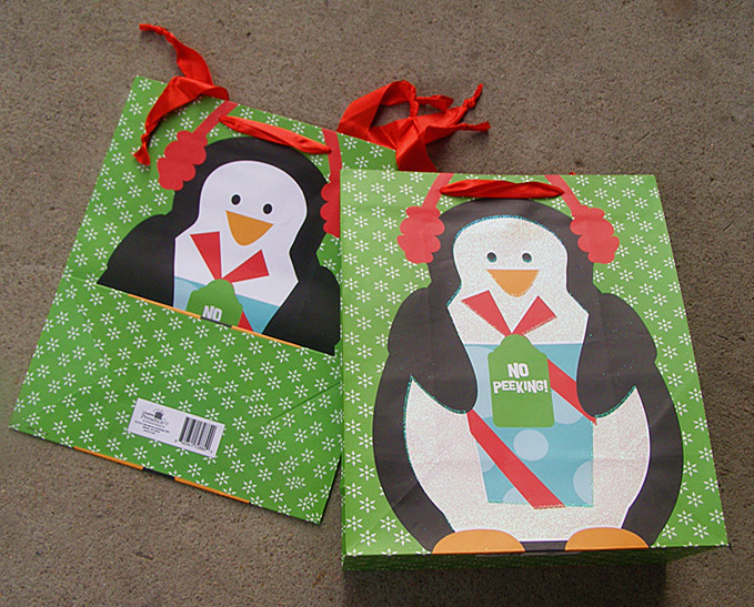 Set of 10 exit tailors Christmas gift paper bag Costume Bag Gift Bag Penguin Hand Carry Bag-Taobao