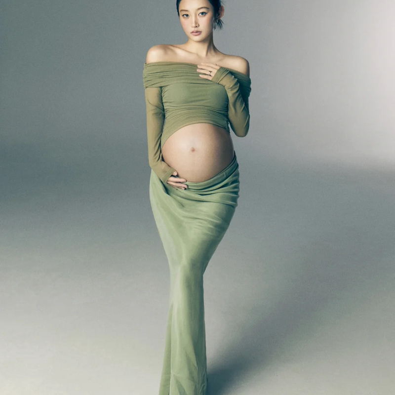 Simple and Stylish Maternity Photoshoot with Off-The-Shoulder Neckline, Flattering Solid Color Belly-Revealing Mommy Art Photos