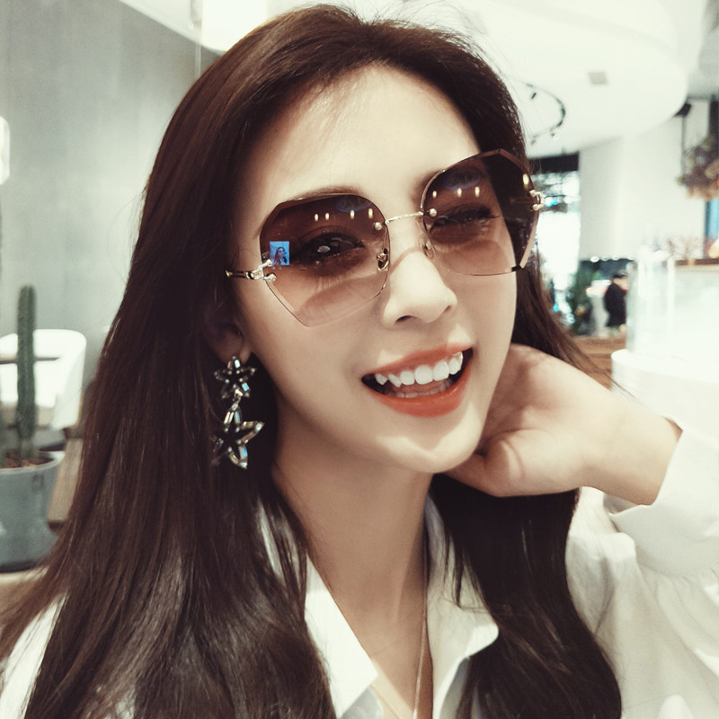 Sun Glasses Woman 2018 new female stars Han version online Red 2017 Retro Chaogen Cebu Wind Street slapping sunglasses female