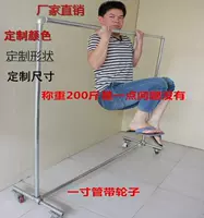 Многофункциональная стойка для одежды для водопроводной трубы с колесной стойкой для заработной стойки.