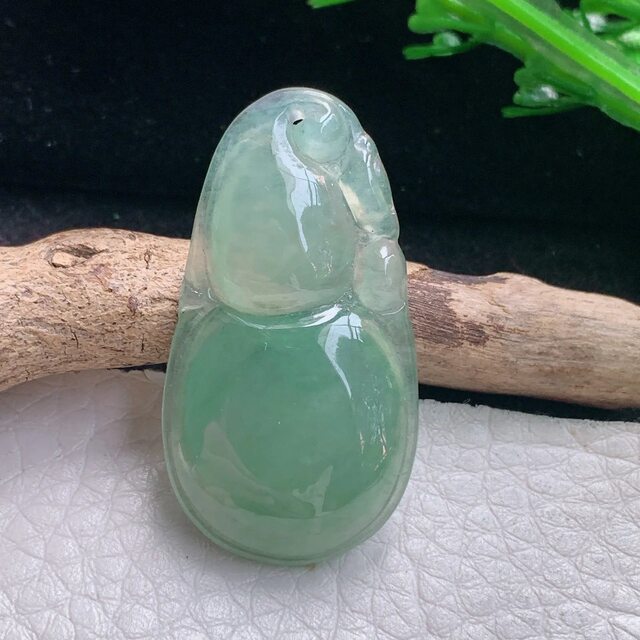 Gp real shot 36.3*19.5*5.2 jade A goods finely carved ice clear green gourd jade gourd jade pendant jade pendant