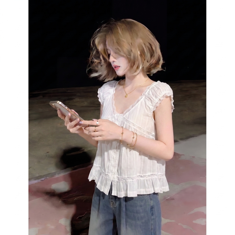 French-Style Pure and Alluring V-Neck Lace Patchwork Sleeveless Top, White Ruffled Loose Fit, Slimming and Gentle Style Babydoll Shirt French-Style Pure and Alluring V-Neck Lace Patchwork Sleeveless Top, White Ruffled Loose Fit, Slimming and Gentle Style Babydoll Shirt