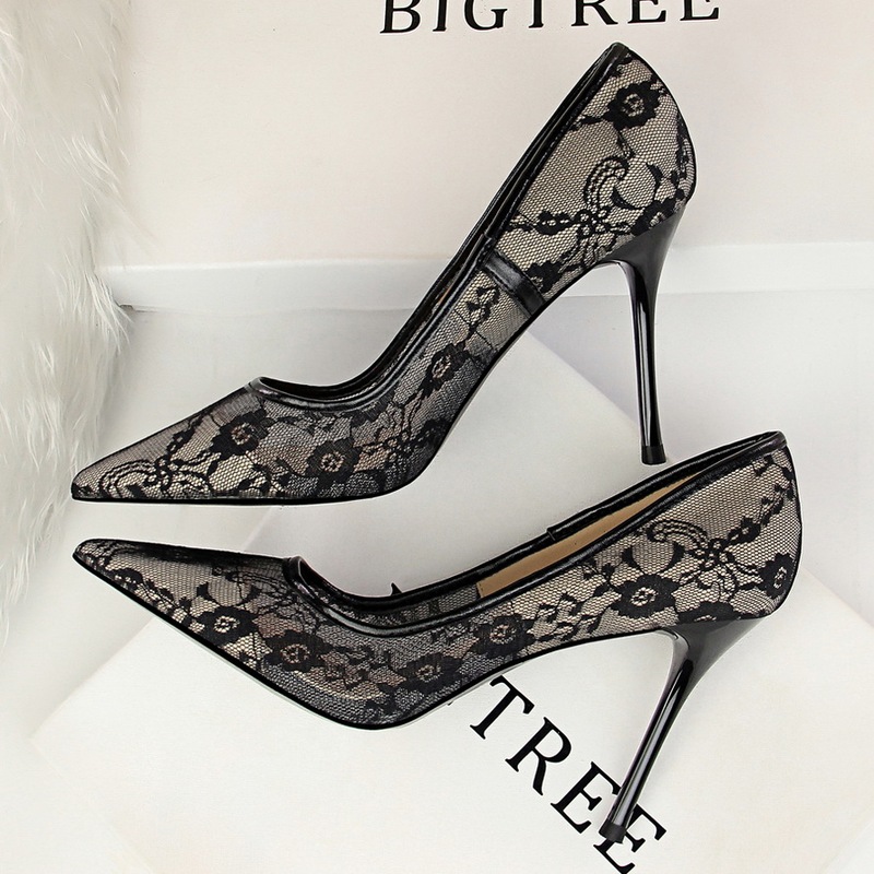 Black High-Heeled Shoes for Women, New Summer Style, Sexy Lace Surface, Versatile Ol Stiletto Heels, Mesh Hollow Single Shoes, Stunning for Nightclubs