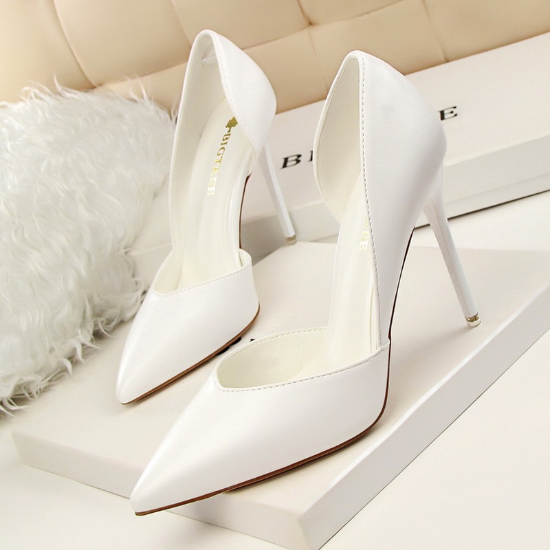 White High Heels for Women, New Style, Stiletto Heel, Pointed Toe, Ol Lady Style, Elegant and Sexy, Side Cut-Out, French Style, Shallow Mouth Pumps, Suitable for Dresses