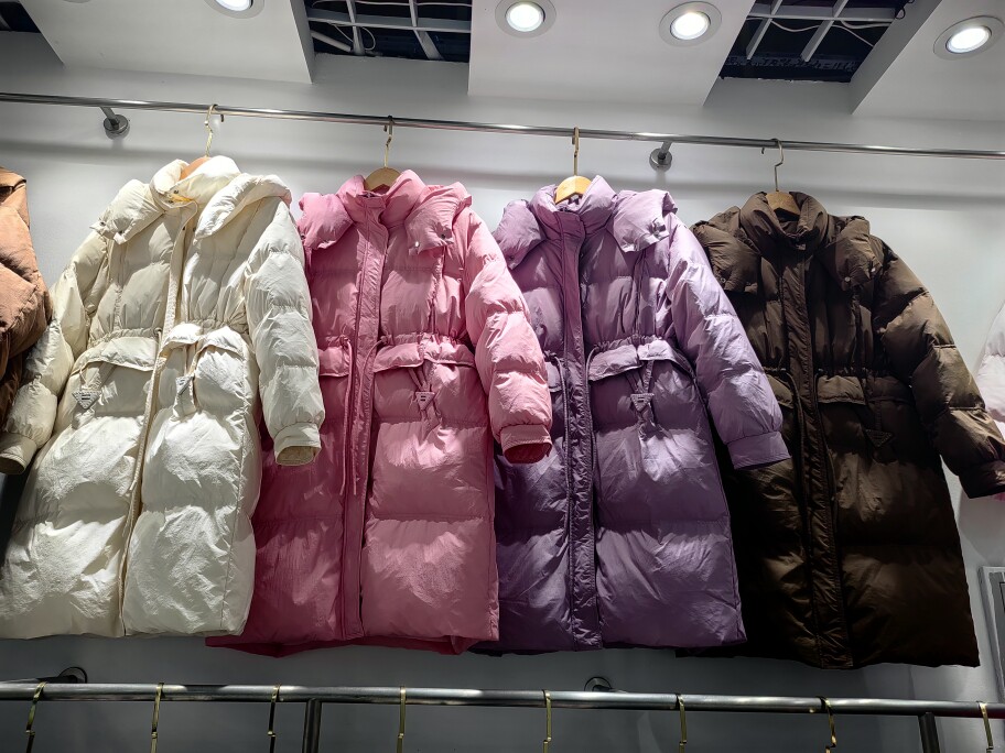 羽客隆  卖羽绒服的厂家