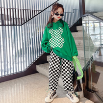 Girls board lattice suit 2022 new childrens spring and autumn clothes CUHK childrens hat cartoon sweatpants two sets of damp