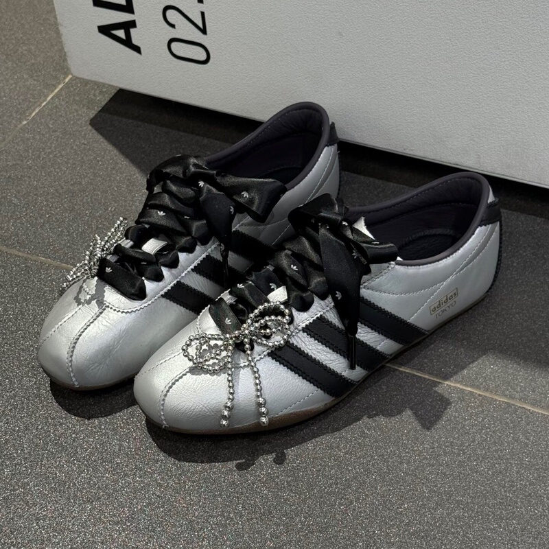 Clover Adidas ins Style Pearl Bow Shoe Flower DIY Detachable Suitable for German Training Shoes Silver Shoe Buckle Accessory Clover Adidas ins Style Pearl Bow Shoe Flower DIY Detachable Suitable for German Training Shoes Silver Shoe Buckle Accessory