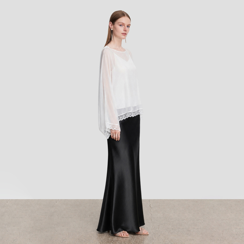 Qiqifur One-Line Collar White Blouse for Women, New Style with Lace Trim, Flared Long Sleeves, Lightweight and Versatile, Gentle Top